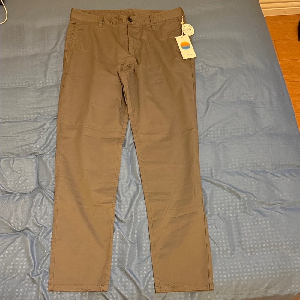 Vuori Men's Khaki Chinos